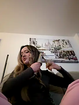 LilyLuck  online show from January 7, 2026, 9:42 pm