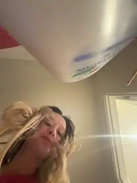 LilyLuck  online show from February 16, 2026, 2:43 am