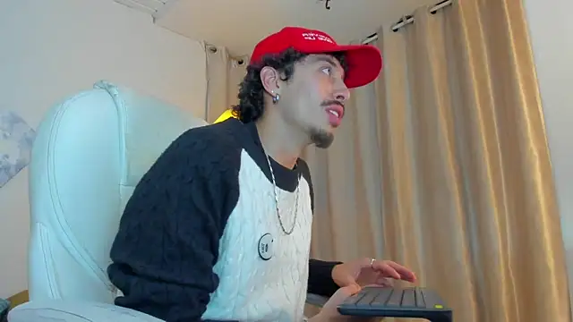 nicopapi  online show from February 2, 2026, 9:03 pm