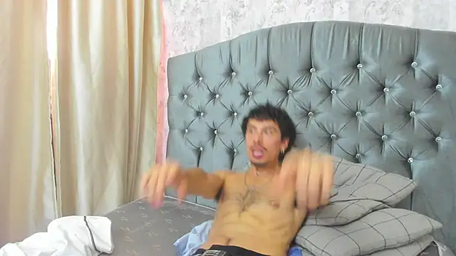 nicopapi  online show from February 5, 2026, 9:32 pm