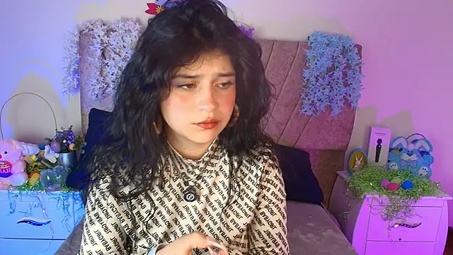hannaa cute online show from April 15, 2026, 12:32 pm