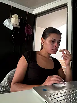 anna-evans09 online show from January 6, 2026, 7:07 pm