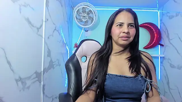 nicol ross19 online show from February 3, 2026, 6:22 am