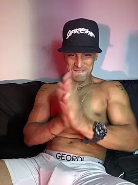 Maicol xxxx online show from March 13, 2026, 4:06 am