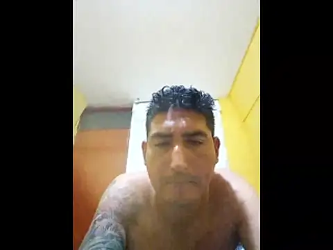 Snapshot of Yrresistible666 chatting on March 12, 2026, 2:39 am Yrresistible666 online show from March 12, 2026, 2:39 am