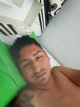 Snapshot of Yrresistible666 chatting on February 13, 2026, 5:02 pm Yrresistible666 online show from February 13, 2026, 5:02 pm