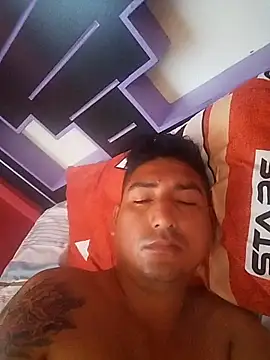 Snapshot of Yrresistible666 chatting on February 5, 2026, 12:45 pm Yrresistible666 online show from February 5, 2026, 12:45 pm