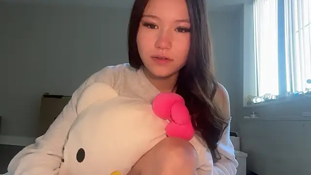 luvvivii online show from June 4, 2026, 12:43 pm