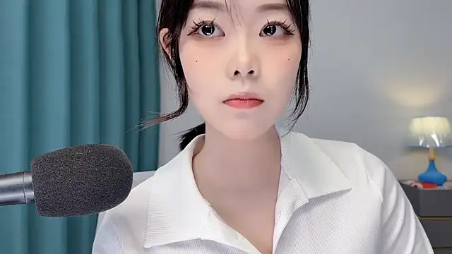 smalldaisy online show from May 7, 2026, 2:49 am