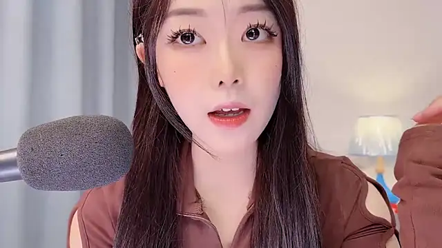 smalldaisy online show from April 26, 2026, 2:42 am