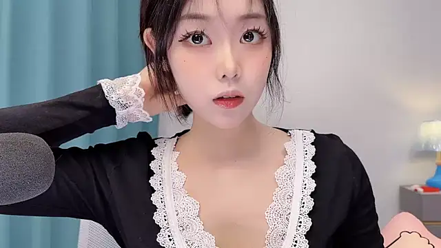 smalldaisy online show from May 1, 2026, 3:33 am