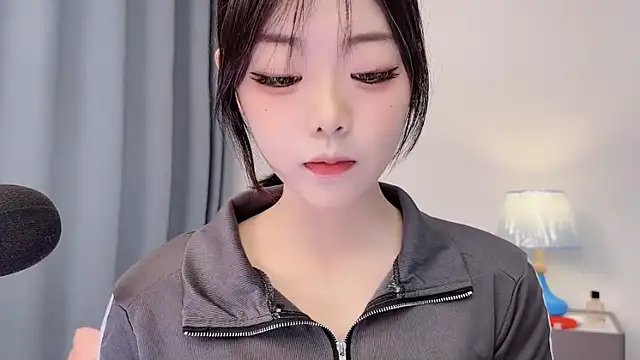 smalldaisy online show from April 30, 2026, 2:07 am
