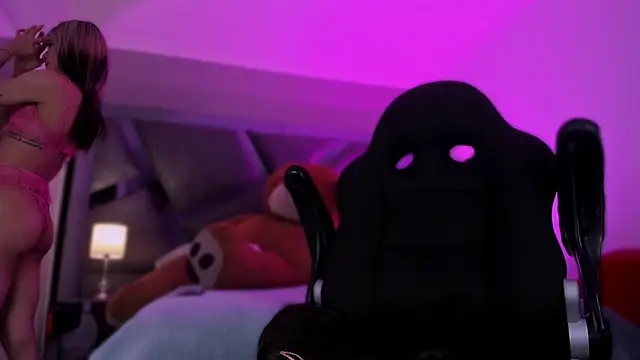 Snapshot of Charlotteinpole chatting on March 16, 2026, 5:44 am Charlotteinpole online show from March 16, 2026, 5:44 am