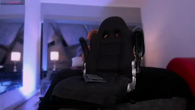 Snapshot of Charlotteinpole chatting on March 26, 2026, 3:54 pm Charlotteinpole online show from March 26, 2026, 3:54 pm