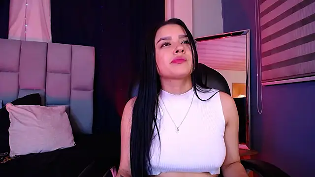 Snapshot of Emilyy05_ chatting on February 6, 2026, 1:34 am Emilyy05 online show from February 6, 2026, 1:34 am