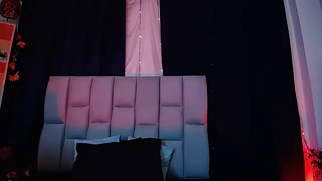 Snapshot of Emilyy05_ chatting on February 5, 2026, 1:12 am Emilyy05 online show from February 5, 2026, 1:12 am