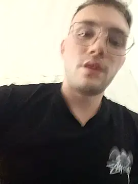 Snapshot of luke25bwc chatting on December 20, 2025, 12:35 am luke25bwc online show from December 20, 2025, 12:35 am