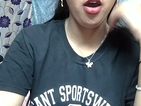 cute Dirty Diva online show from June 22, 2026, 3:58 am