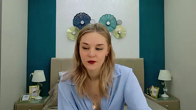 Snapshot of Molly_Voss chatting on February 9, 2026, 3:32 pm Molly Voss online show from February 9, 2026, 3:32 pm