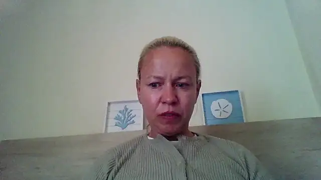jennyblondeuk online show from April 30, 2026, 5:09 pm