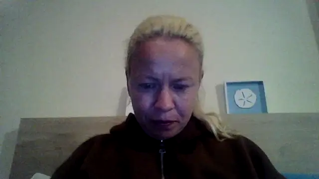 jennyblondeuk online show from April 29, 2026, 9:43 pm