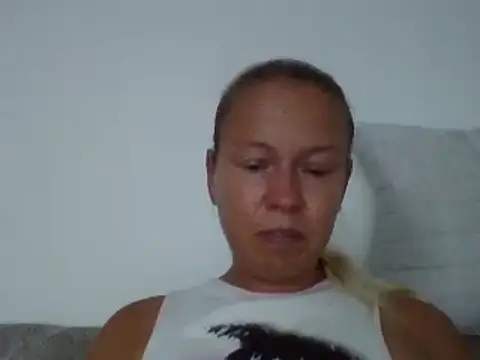 Snapshot of jennyblondeuk chatting on July 8, 2026, 3:34 pm jennyblondeuk online show from July 8, 2026, 3:34 pm