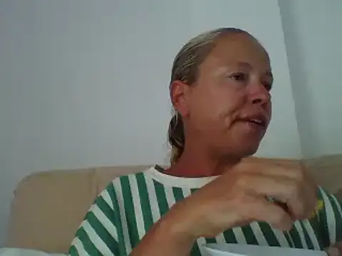 jennyblondeuk online show from June 13, 2026, 4:16 pm
