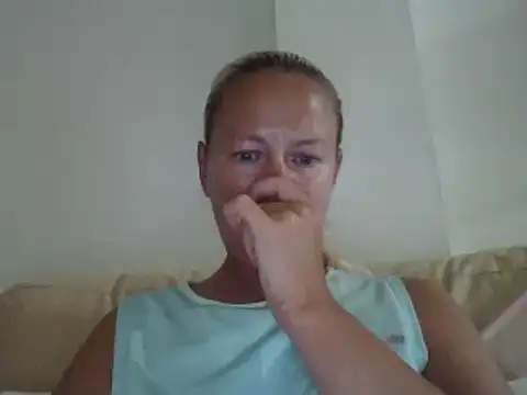 jennyblondeuk online show from June 11, 2026, 8:28 pm