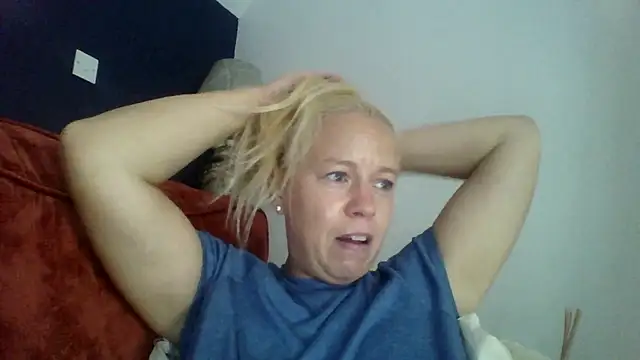 Snapshot of jennyblondeuk chatting on August 6, 2026, 5:30 pm jennyblondeuk online show from August 6, 2026, 5:30 pm