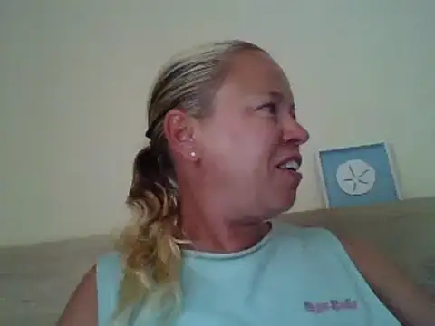 jennyblondeuk online show from May 23, 2026, 6:29 pm
