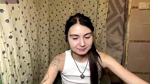 EstherKiester online show from February 4, 2026, 9:21 pm