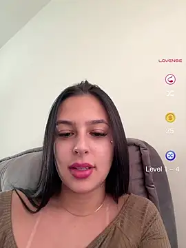jujuarantes  2026 online show from June 9, 2026, 2:18 pm