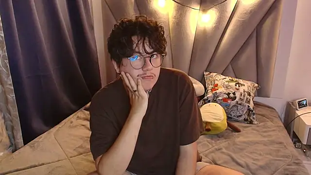 VelvetKai nom online show from April 13, 2026, 2:37 am