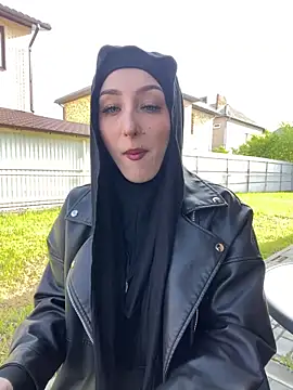 LuxBrunette  online show from April 21, 2026, 5:14 am