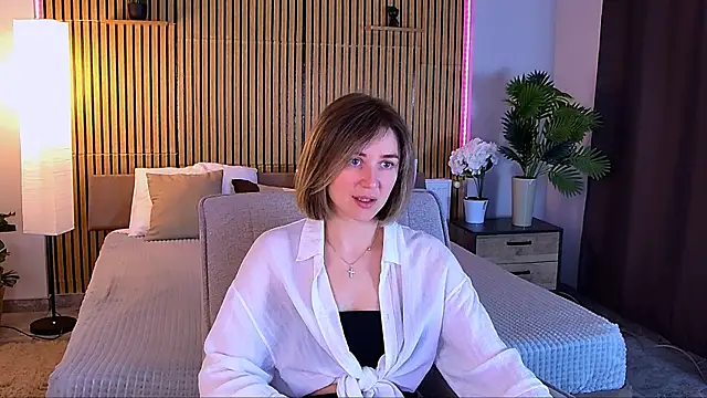 EmeraldGlow online show from May 4, 2026, 2:31 pm