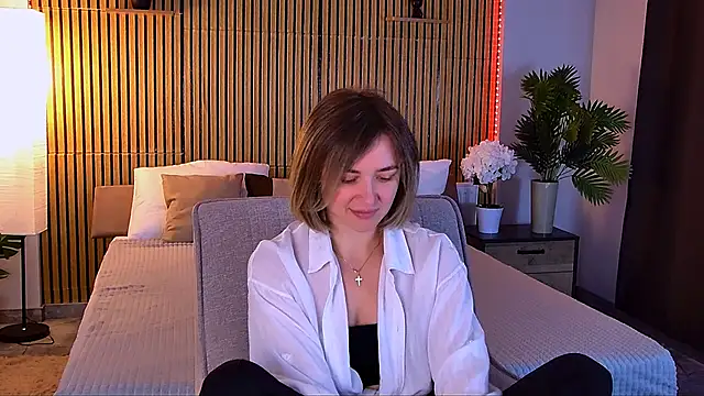 EmeraldGlow online show from May 2, 2026, 2:33 pm