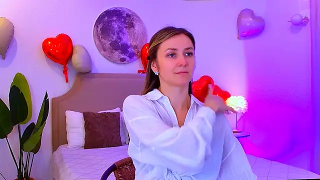 EmeraldGlow online show from February 15, 2026, 2:49 pm