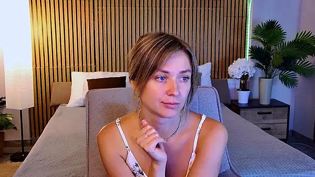 EmeraldGlow online show from July 21, 2026, 2:40 pm