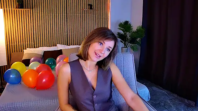 EmeraldGlow online show from June 20, 2026, 2:44 pm