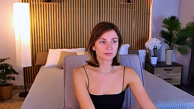 EmeraldGlow online show from June 22, 2026, 2:36 pm