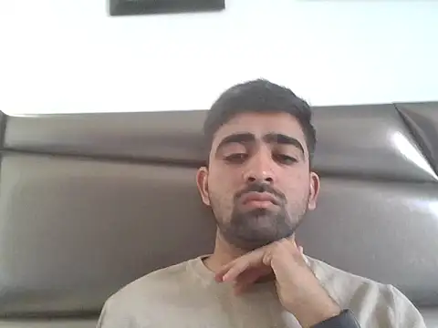 rajj3599 online show from January 13, 2026, 3:43 am