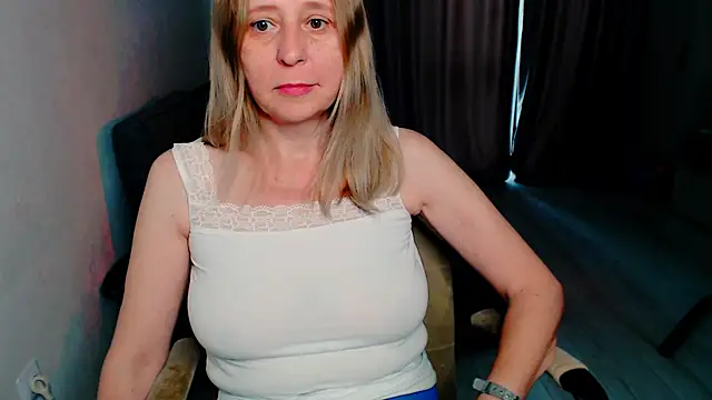 Snapshot of MiLenaMilf chatting on June 5, 2026, 9:15 am MiLenaMilf online show from June 5, 2026, 9:15 am