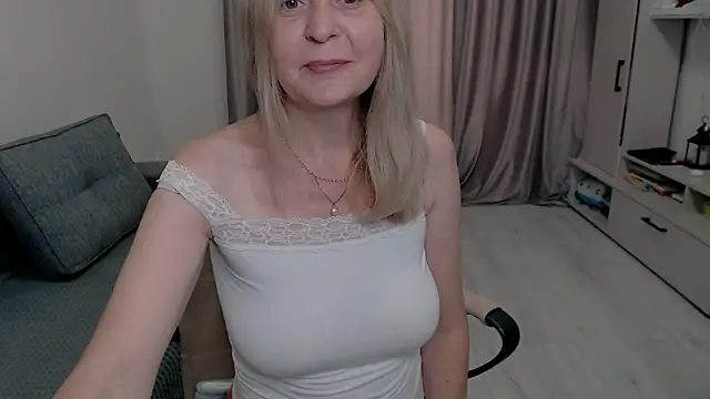 Snapshot of MiLenaMilf chatting on August 5, 2026, 6:18 am MiLenaMilf online show from August 5, 2026, 6:18 am