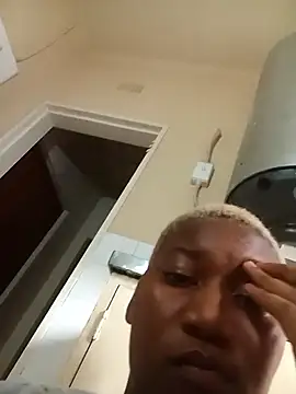 Snapshot of goldenstrips295 chatting on January 10, 2026, 4:02 pm goldenstrips295 online show from January 10, 2026, 4:02 pm