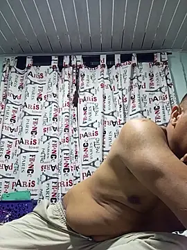 Snapshot of pareja_latina1483 chatting on March 23, 2026, 11:48 pm pareja latina1483 online show from March 23, 2026, 11:48 pm