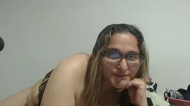 Snapshot of pareja_latina1483 chatting on March 12, 2026, 1:11 am pareja latina1483 online show from March 12, 2026, 1:11 am