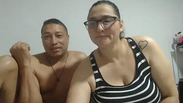 Snapshot of pareja_latina1483 chatting on March 9, 2026, 11:58 am pareja latina1483 online show from March 9, 2026, 11:58 am