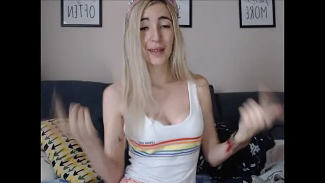 BarbieBlondieGirl online show from June 8, 2026, 10:16 am