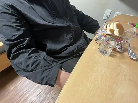 koreanbottom03 online show from March 18, 2026, 12:30 pm