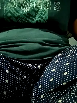 Snapshot of roshani_sexy_girl1 chatting on December 23, 2025, 6:02 am roshani sexy girl1 online show from December 23, 2025, 6:02 am